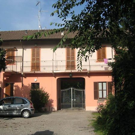 Le Petit Fleur Hotel Bareggio Exterior foto
